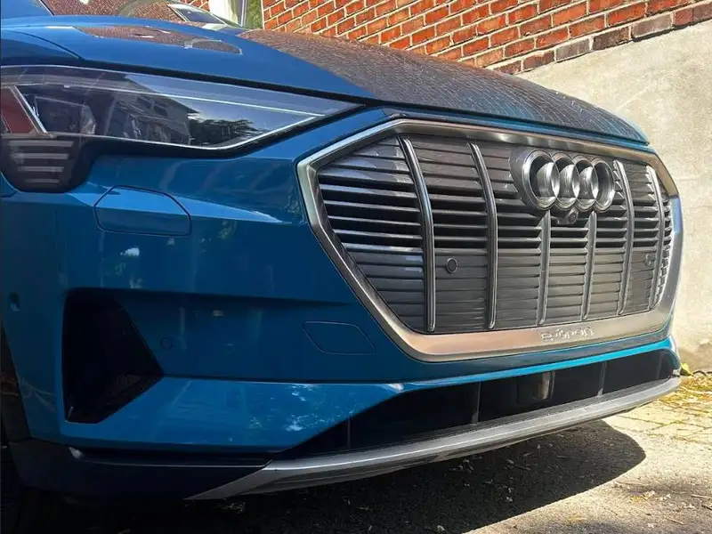 2019 Audi E-Tron Technik, modrá, 84 781 km, dovoz Kanada — foto 4 z 10
