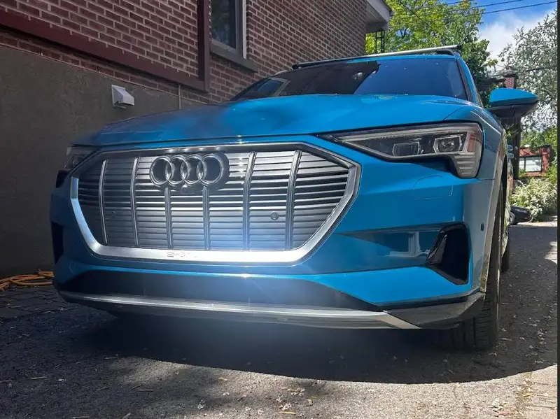 2019 Audi E-Tron Technik, modrá, 84 781 km, dovoz Kanada — foto 5 z 10