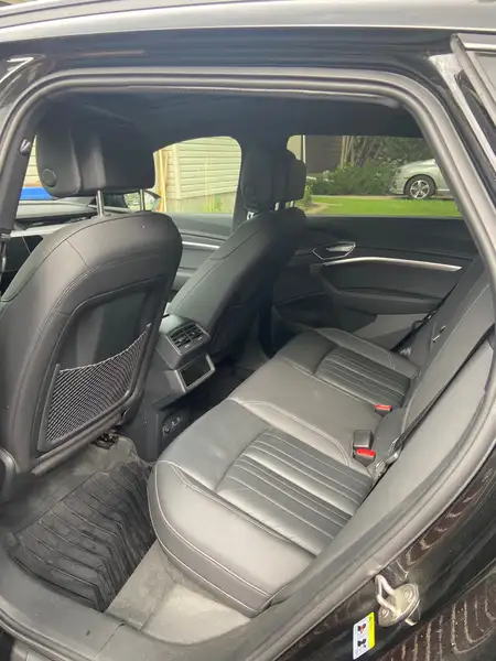 2021 Audi E-Tron Progressiv, černá, 60 000 km, dovoz Kanada — foto 12 z 12