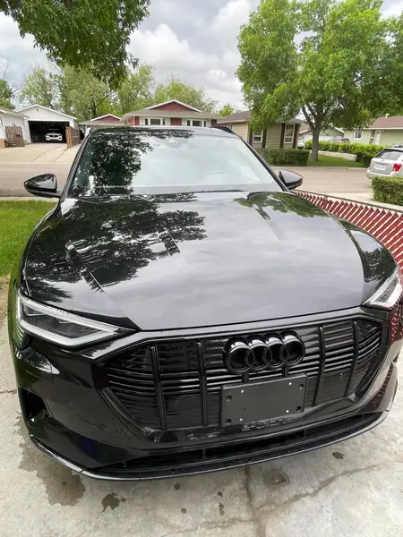 2021 Audi E-Tron Progressiv, černá, 60 000 km, dovoz Kanada — foto 2 z 12