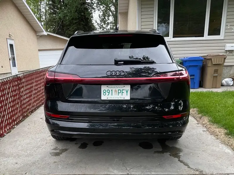 2021 Audi E-Tron Progressiv, černá, 60 000 km, dovoz Kanada — foto 3 z 12