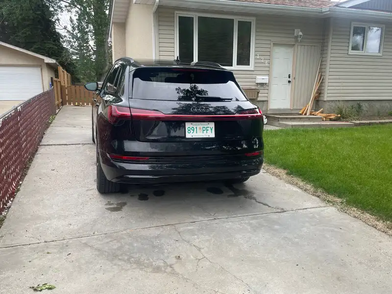 2021 Audi E-Tron Progressiv, černá, 60 000 km, dovoz Kanada — foto 4 z 12