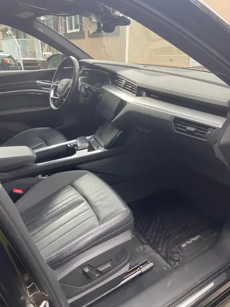 2021 Audi E-Tron Progressiv, černá, 60 000 km, dovoz Kanada — foto 8 z 12