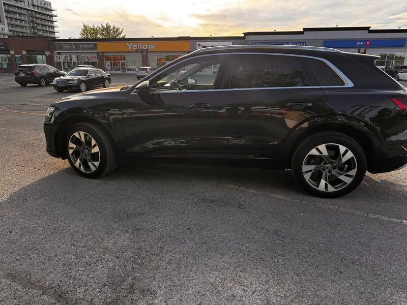 2019 Audi E-Tron Technik, černá, 133 000 km, dovoz Kanada — foto 2 z 6
