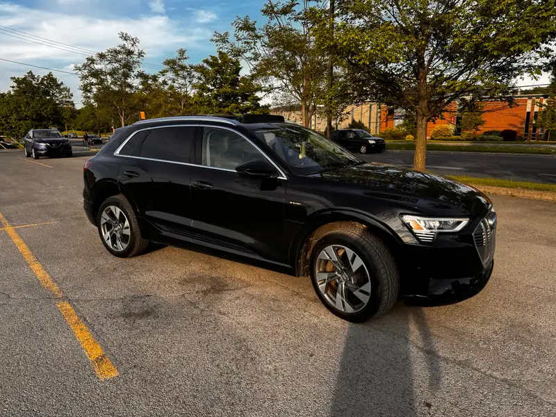 2019 Audi E-Tron Technik, černá, 133 000 km, dovoz Kanada — foto 3 z 6