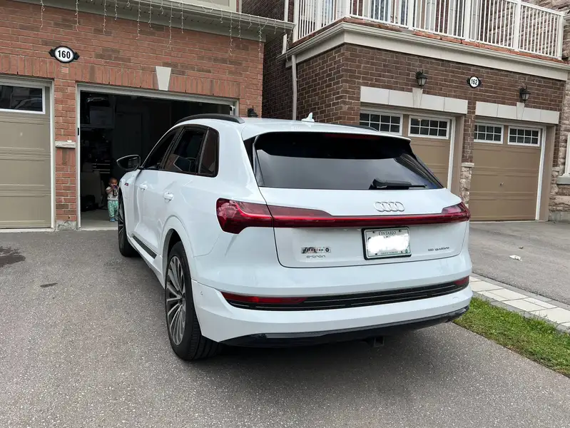 2021 Audi E-Tron Technik quattro, 73 500 km, dovoz Kanada — foto 2 z 11