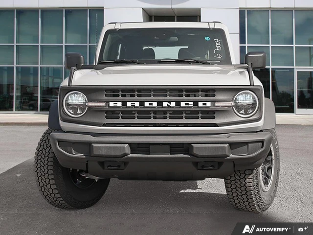 2026 Ford Bronco Base, bílá, 57 km, dovoz Kanada — foto 2 z 19