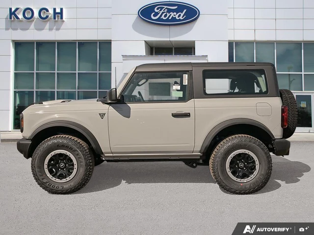 2026 Ford Bronco Base, bílá, 57 km, dovoz Kanada — foto 3 z 19