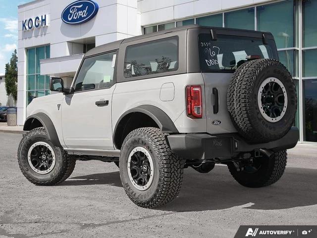 2026 Ford Bronco Base, bílá, 57 km, dovoz Kanada — foto 4 z 19