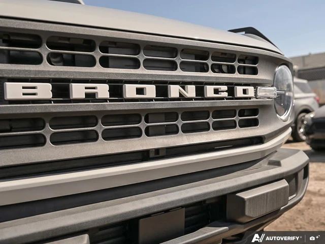 2026 Ford Bronco Base, bílá, 57 km, dovoz Kanada — foto 9 z 19