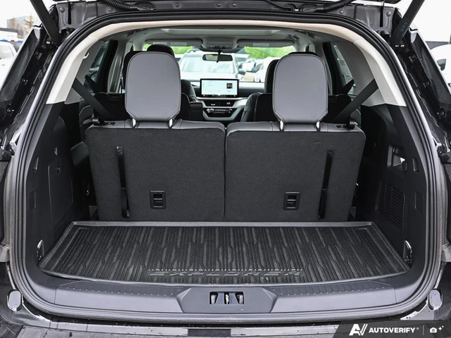 2026 Ford Explorer Active, černá, 9 km, dovoz Kanada — foto 11 z 19