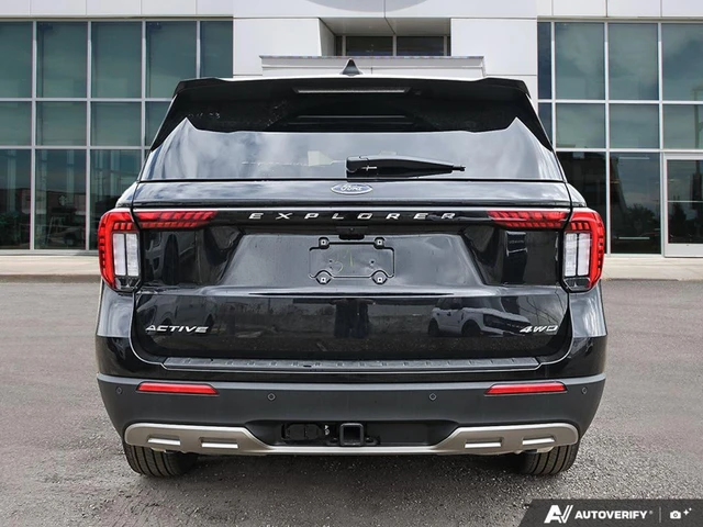 2026 Ford Explorer Active, černá, 9 km, dovoz Kanada — foto 5 z 19