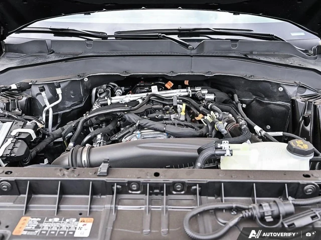 2026 Ford Explorer Active, černá, 9 km, dovoz Kanada — foto 8 z 19