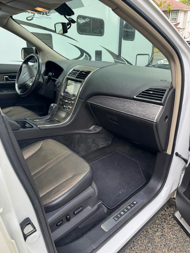 2011 Lincoln Mkx, bílá, 158 500 km, dovoz Kanada — foto 3 z 5