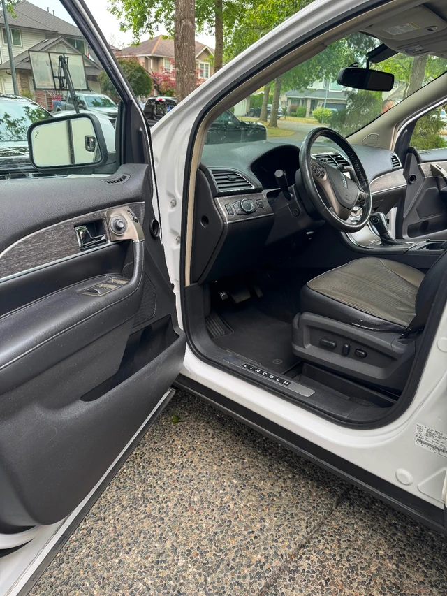 2011 Lincoln Mkx, bílá, 158 500 km, dovoz Kanada — foto 5 z 5