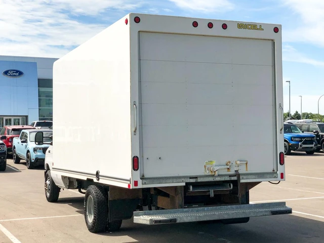 2023 Ford E-series Base, bílá, 119 678 km, dovoz Kanada — foto 10 z 19