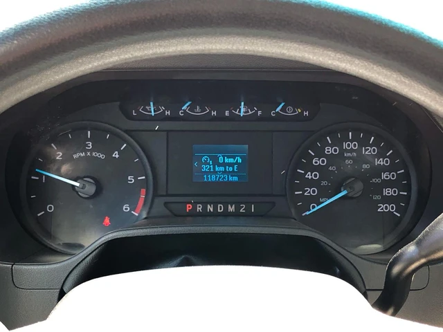2023 Ford E-series Base, bílá, 119 678 km, dovoz Kanada — foto 15 z 19