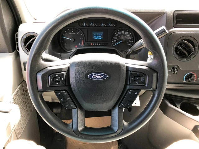 2023 Ford E-series Base, bílá, 119 678 km, dovoz Kanada — foto 16 z 19