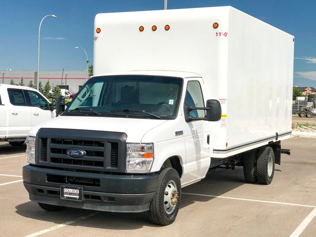 2023 Ford E-series Base, bílá, 119 678 km, dovoz Kanada — foto 2 z 19