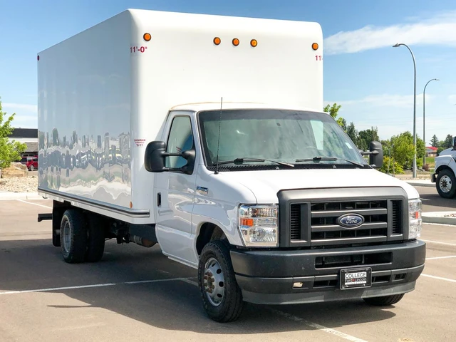 2023 Ford E-series Base, bílá, 119 678 km, dovoz Kanada — foto 5 z 19