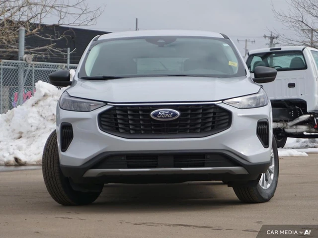 2026 Ford Escape ST-Line, černá, 15 500 km, dovoz Kanada — foto 2 z 19