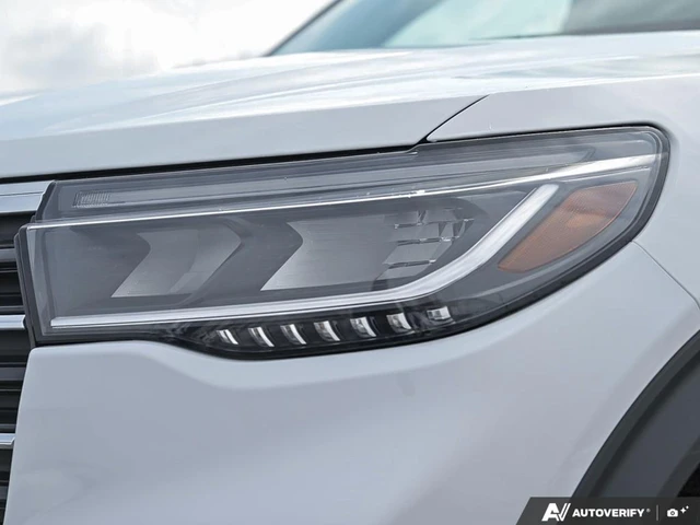 2026 Ford Explorer Active, bílá, 9 km, dovoz Kanada — foto 10 z 19
