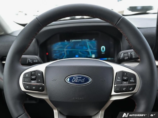 2026 Ford Explorer Active, bílá, 9 km, dovoz Kanada — foto 14 z 19