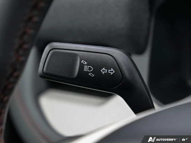 2026 Ford Explorer Active, bílá, 9 km, dovoz Kanada — foto 16 z 19