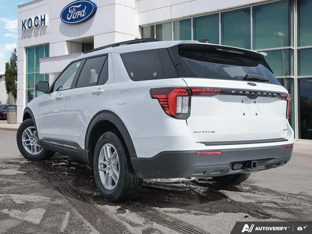2026 Ford Explorer Active, bílá, 9 km, dovoz Kanada — foto 4 z 19