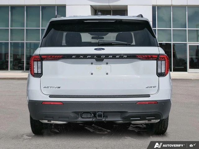 2026 Ford Explorer Active, bílá, 9 km, dovoz Kanada — foto 5 z 19