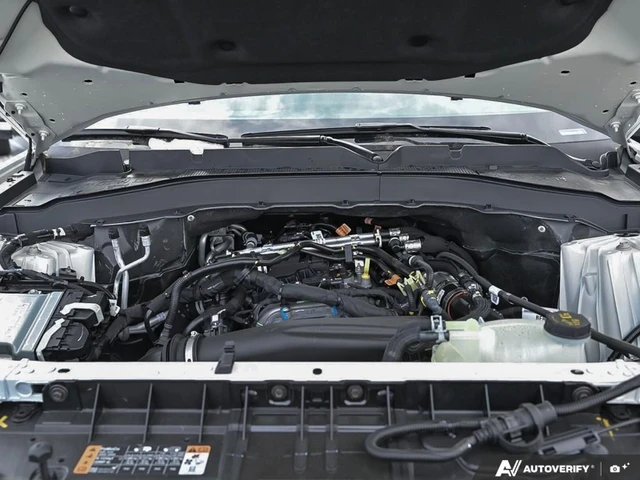 2026 Ford Explorer Active, bílá, 9 km, dovoz Kanada — foto 8 z 19
