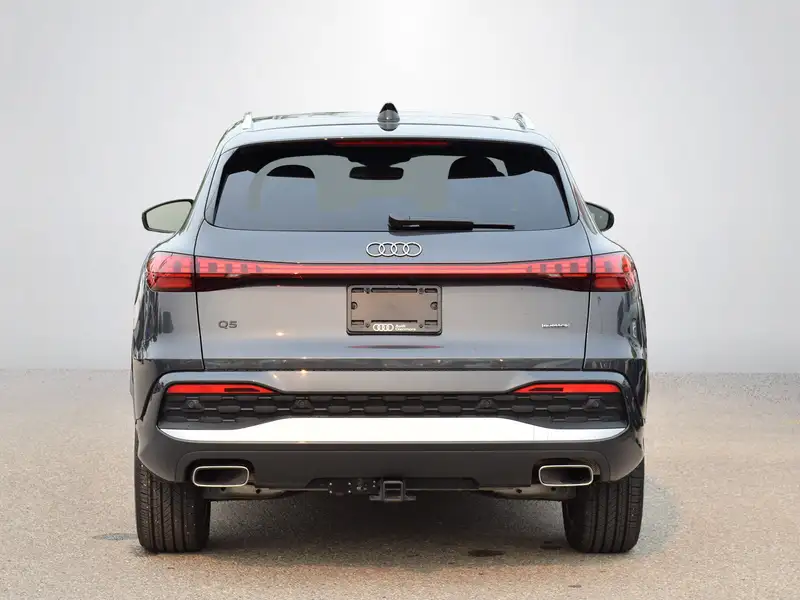 2025 Audi Q5 Progressiv, šedá, 6 116 km, dovoz Kanada — foto 5 z 12