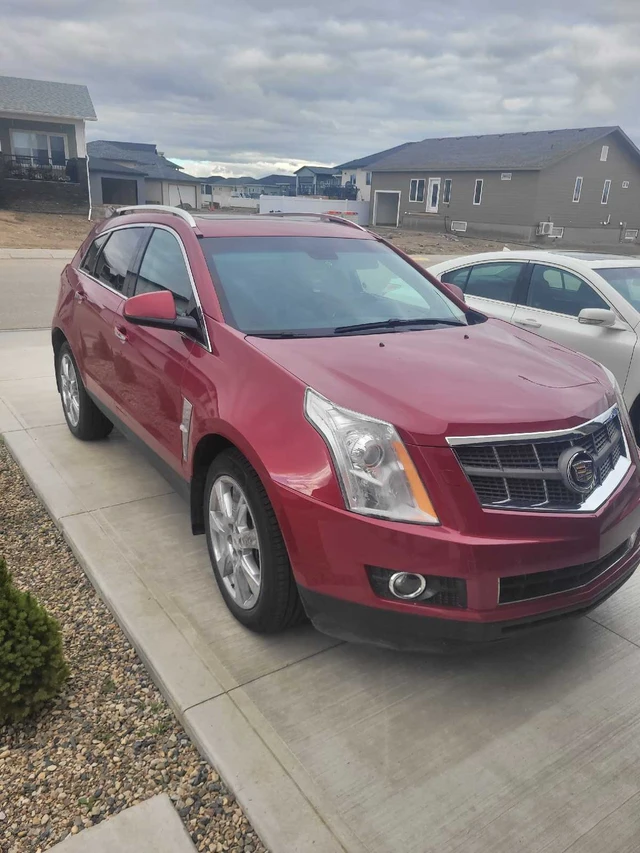 2011 Cadillac Srx, červená, 181 000 km, dovoz Kanada — foto 2 z 5
