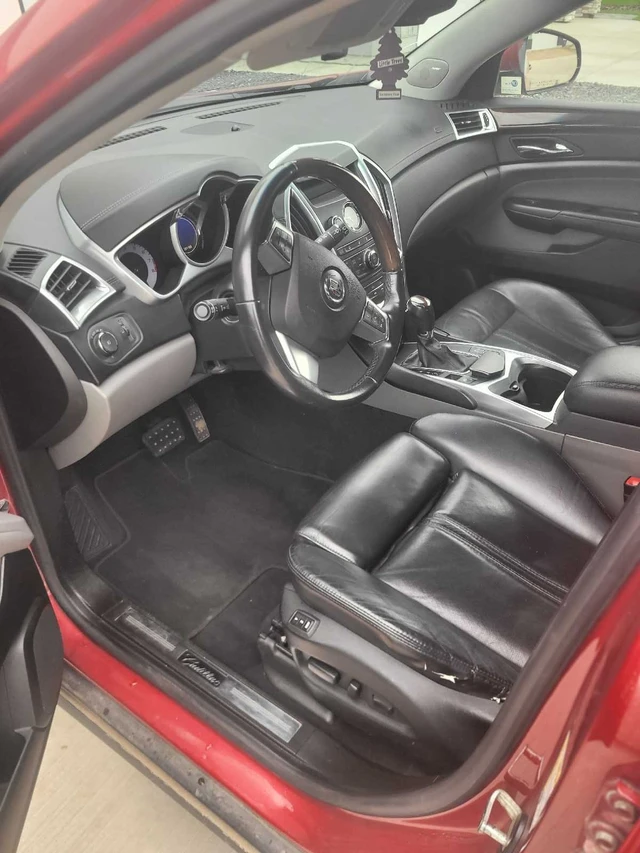 2011 Cadillac Srx, červená, 181 000 km, dovoz Kanada — foto 3 z 5