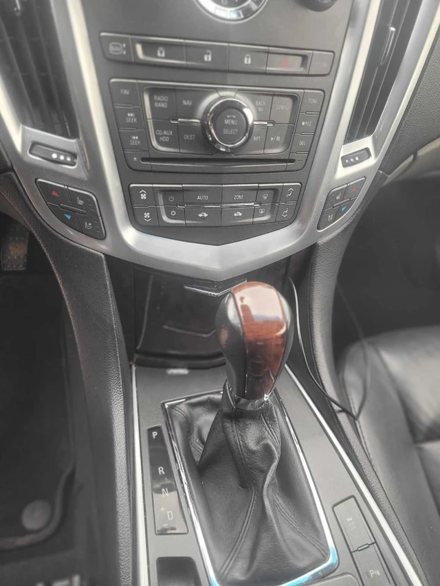 2011 Cadillac Srx, červená, 181 000 km, dovoz Kanada — foto 4 z 5
