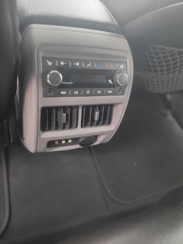 2011 Cadillac Srx, červená, 181 000 km, dovoz Kanada — foto 5 z 5