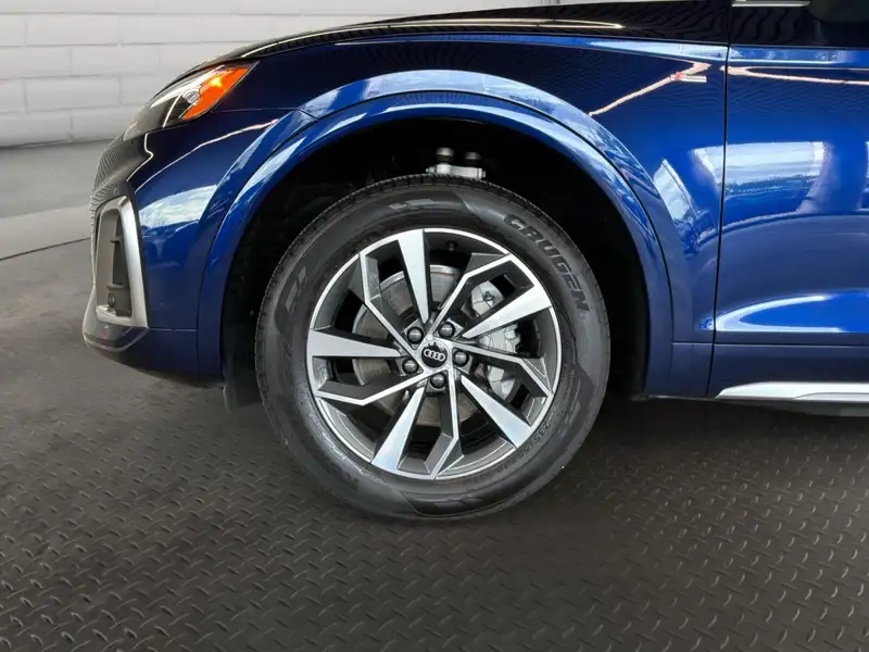 2023 Audi Q5 Progressiv, modrá, 28 300 km, dovoz Kanada — foto 9 z 12