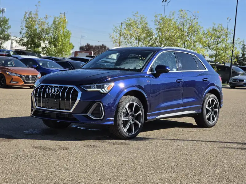 2025 Audi Q3 Progressiv, bílá, 23 170 km, dovoz Kanada — foto 2 z 12