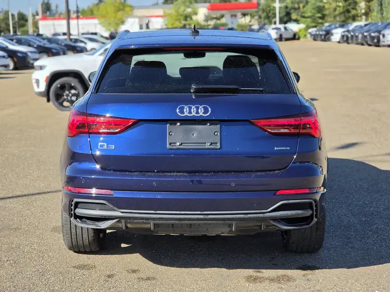 2025 Audi Q3 Progressiv, bílá, 23 170 km, dovoz Kanada — foto 5 z 12