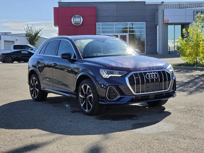 2025 Audi Q3 Progressiv, bílá, 23 170 km, dovoz Kanada — foto 9 z 12