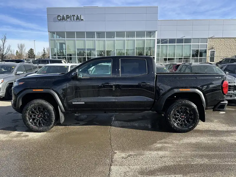 2026 GMC Canyon Elevation, černá, 4 km, dovoz Kanada — foto 3 z 12