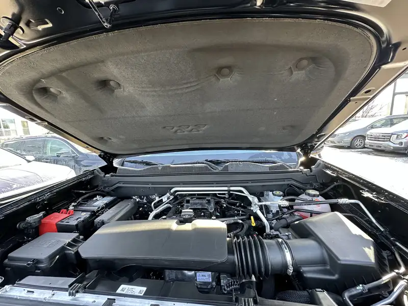 2026 GMC Canyon Elevation, černá, 4 km, dovoz Kanada — foto 7 z 12