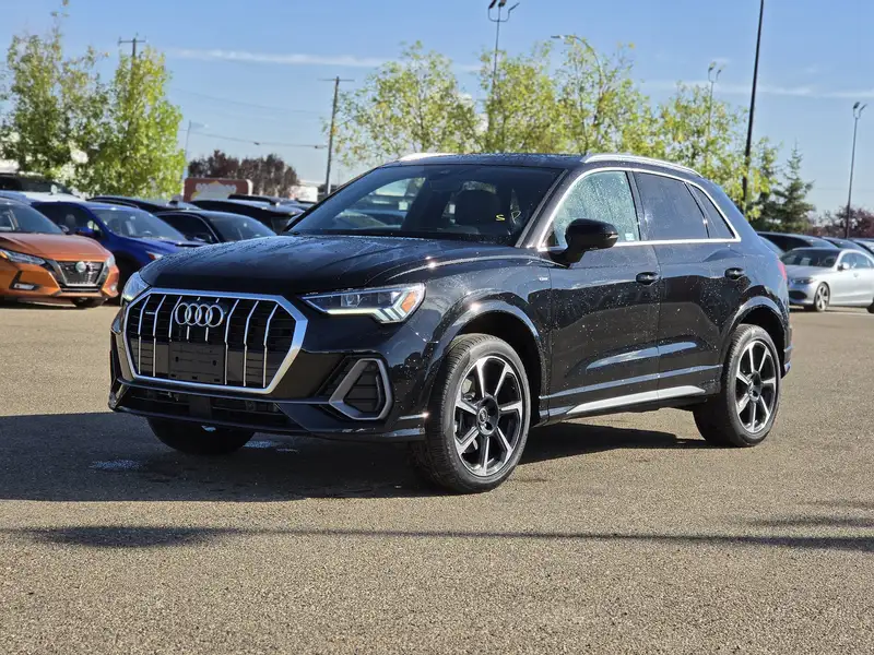 2025 Audi Q3 Progressiv, bílá, 35 444 km, dovoz Kanada — foto 2 z 12