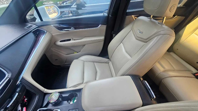 2017 Cadillac Xt5, 215 000 km, dovoz Kanada — foto 2 z 5