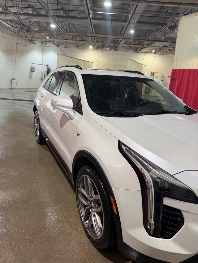 2019 Cadillac Xt4, 69 000 km, dovoz Kanada — foto 2 z 5
