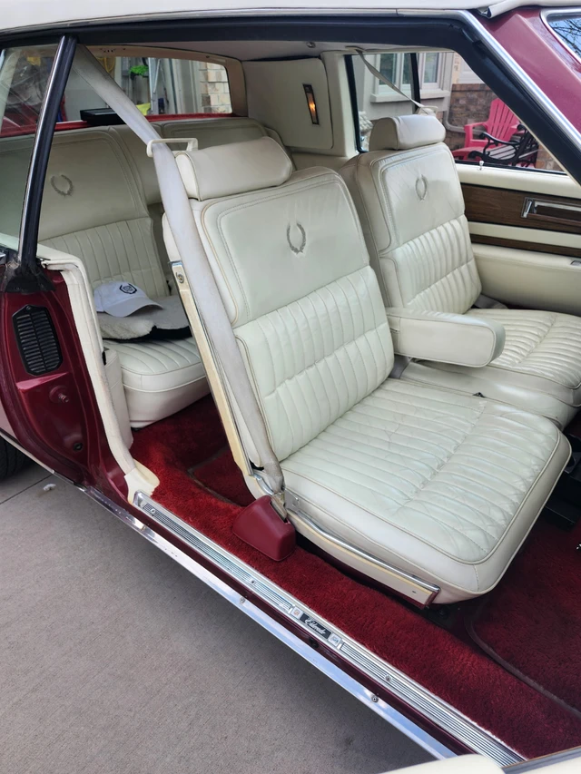 1985 Cadillac Eldorado, červená, 131 000 km, dovoz Kanada — foto 4 z 5