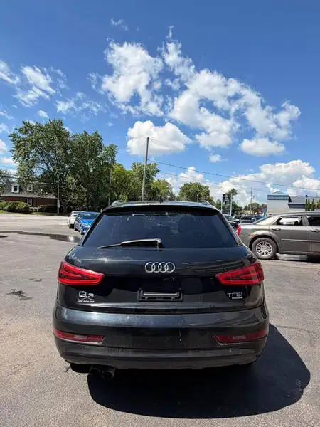 2015 Audi Q3 Progressiv, 173 990 km, dovoz Kanada — foto 7 z 11