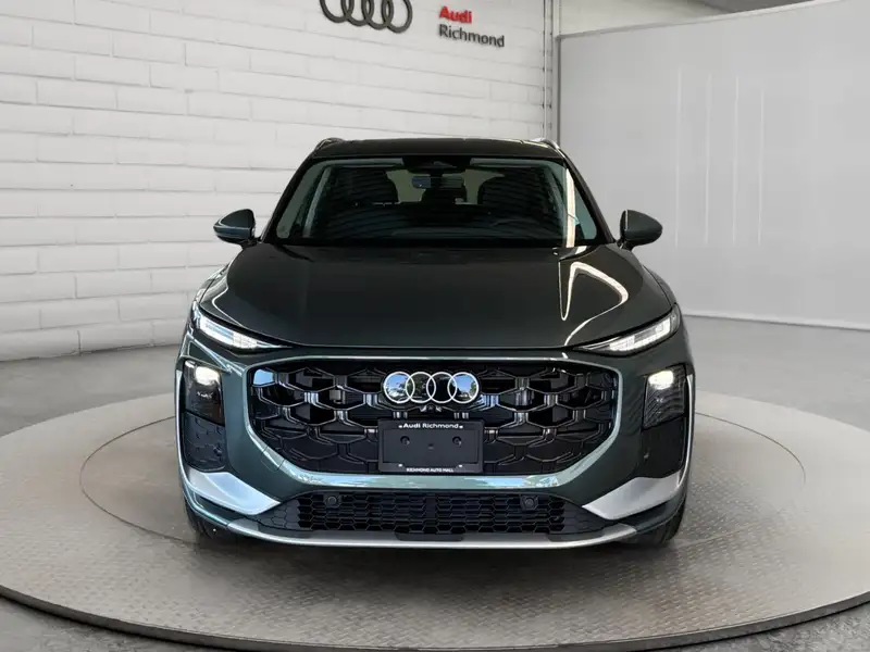 2026 Audi Q3 Progressiv, zelená, 90 km, dovoz Kanada — foto 2 z 12