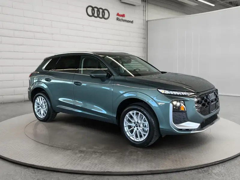2026 Audi Q3 Progressiv, zelená, 90 km, dovoz Kanada — foto 3 z 12