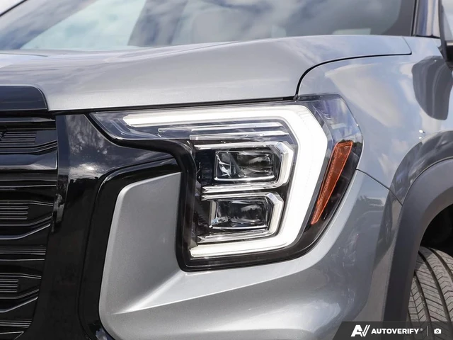 2027 GMC Terrain AWD Elevation AWD Elevation, stříbrná, 10 km, dovoz Kanada — foto 10 z 20